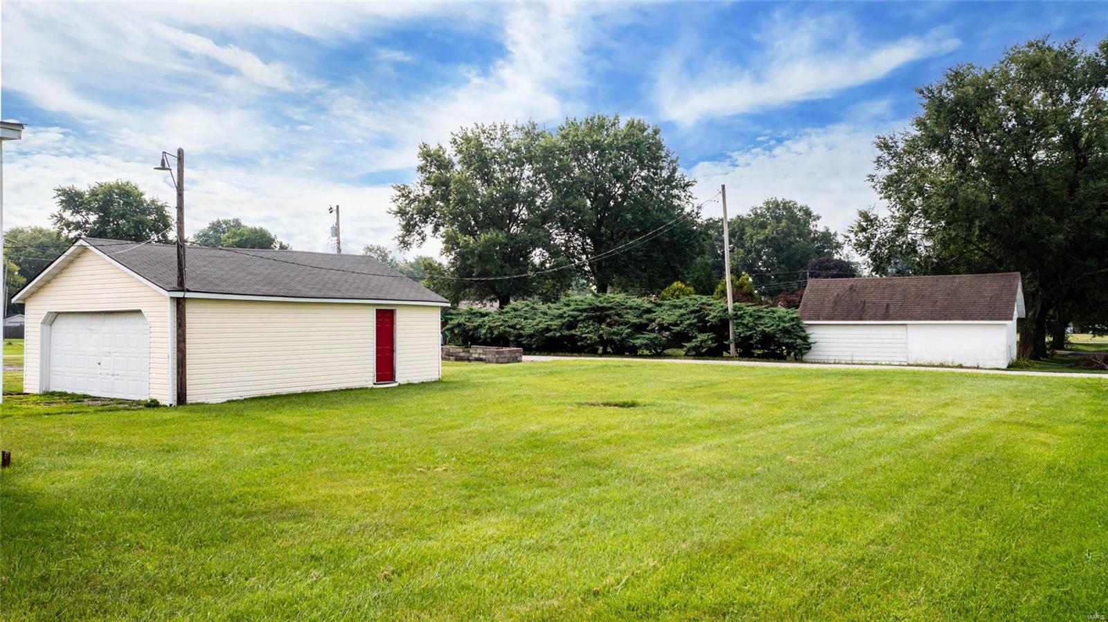 614 West Maple Street Gillespie, IL 62033 - Photo 5 of 24