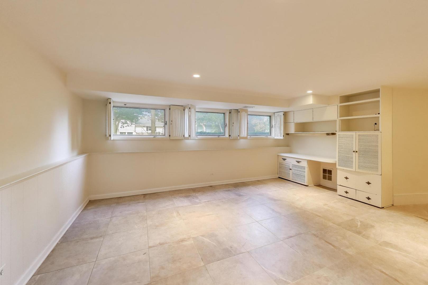 313 Ferndale Road Glenview, IL 60025 - Photo 13 of 22 a view of an empty room with a window