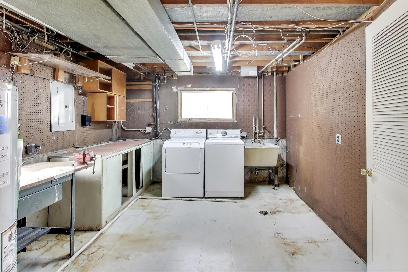 313 Ferndale Road Glenview, IL 60025 - Photo 15 of 22 a utility room with dryer and washer