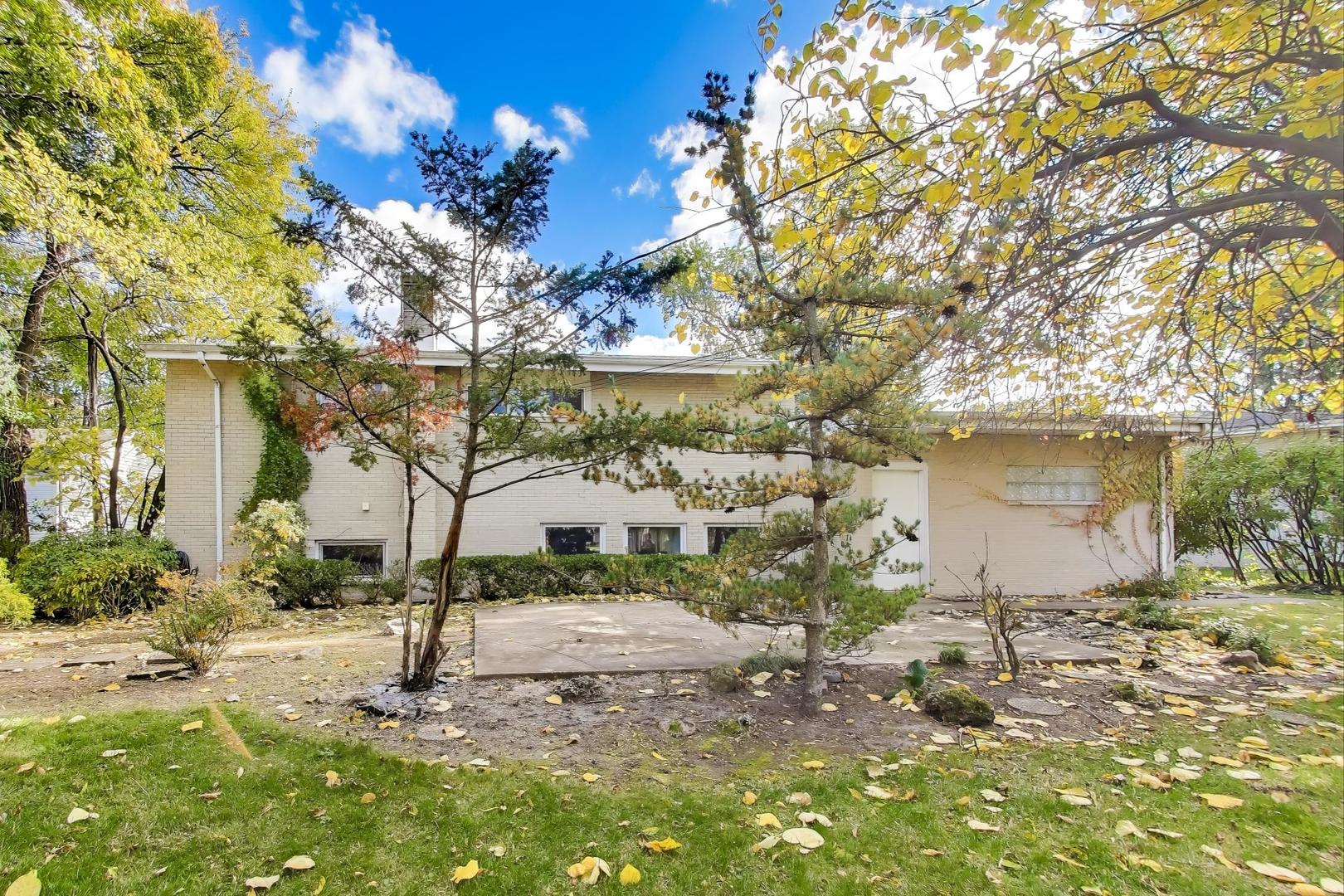 313 Ferndale Road Glenview, IL 60025 - Photo 17 of 22 a view of a house with a tree