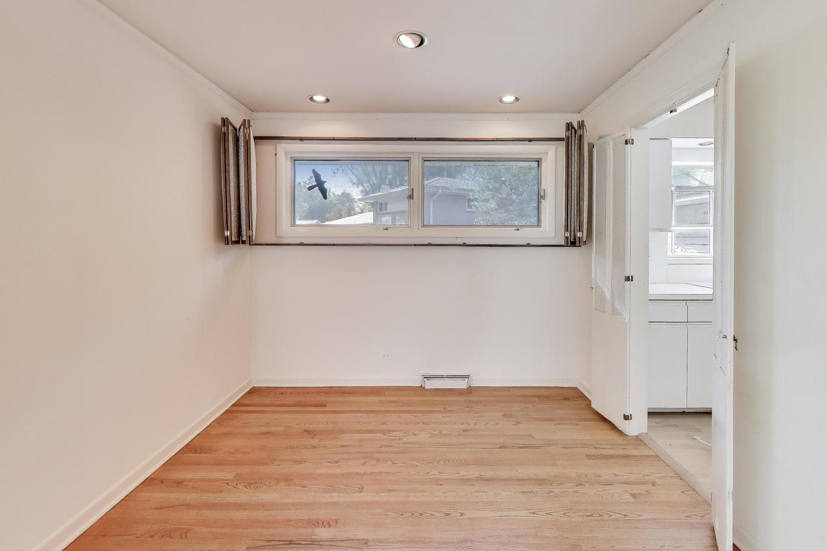 313 Ferndale Road Glenview, IL 60025 - Photo 4 of 22 a view of an empty room