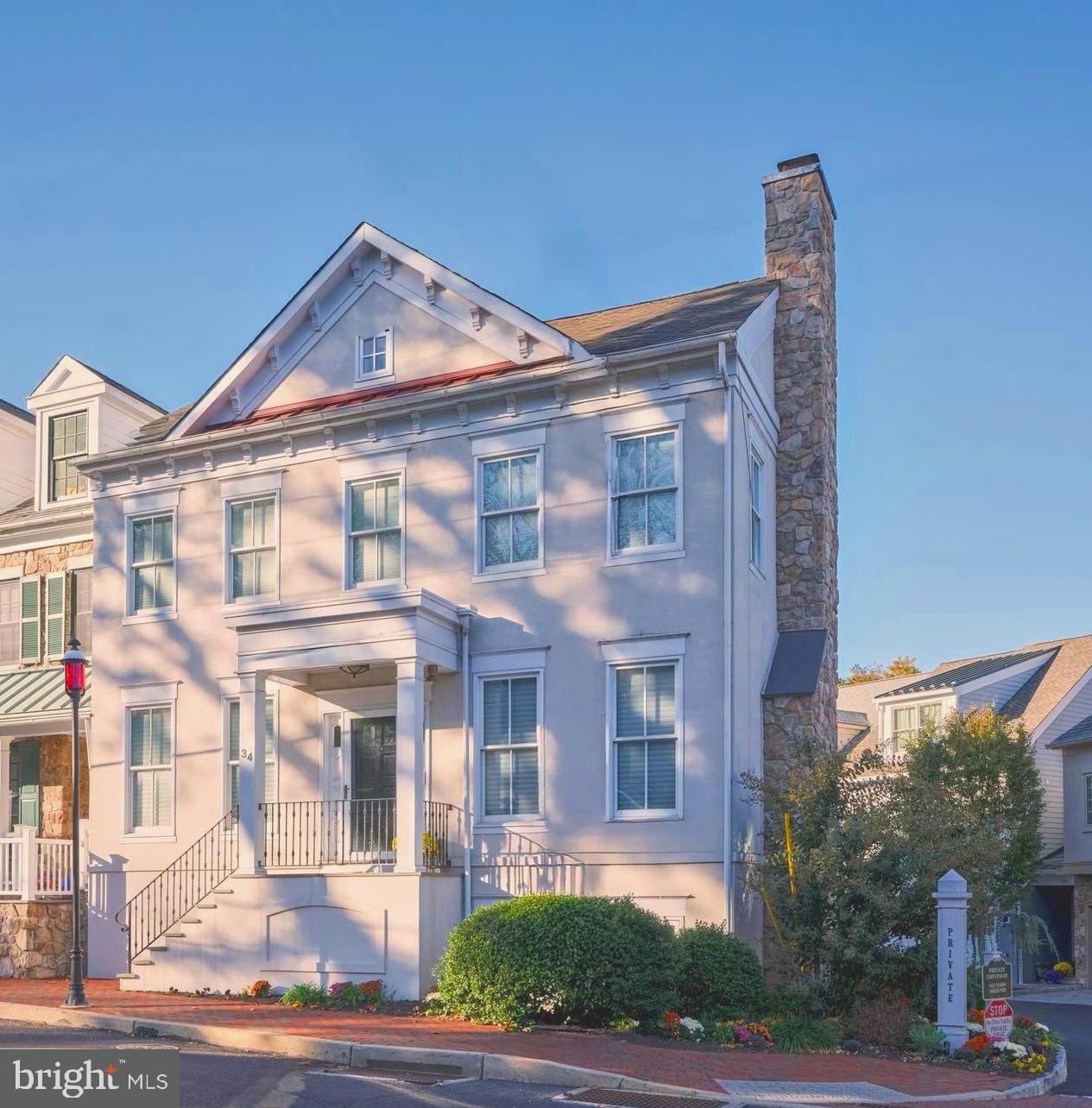 34 West Mechanic Street New Hope, PA 18938 - Photo 2 of 39 a front view of a building