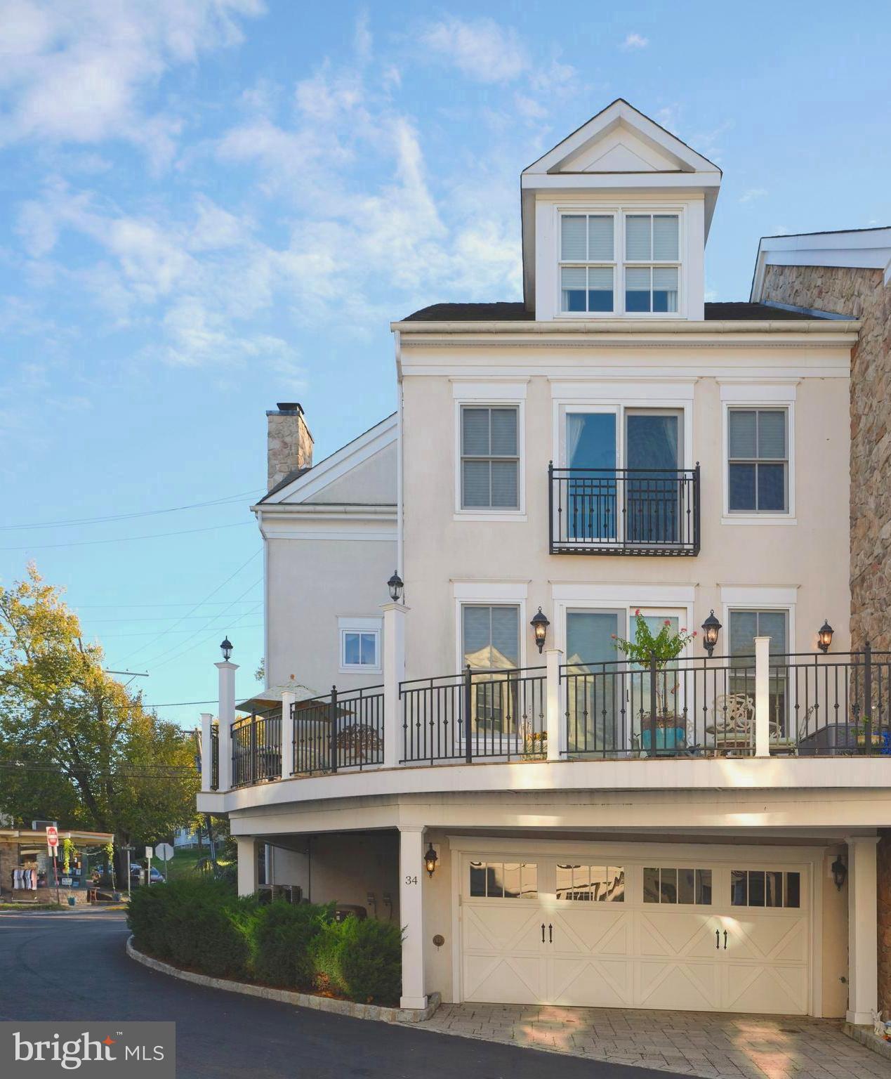 34 West Mechanic Street New Hope, PA 18938 - Photo 35 of 39 a front view of a building with windows