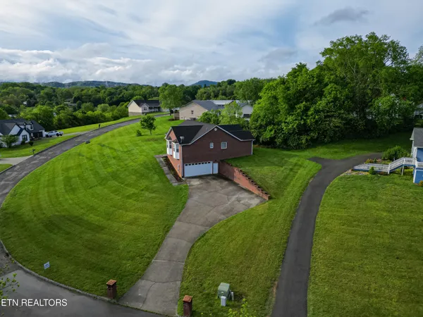 $569,900 | 2147 Aaron Court, Sevierville, TN 37876