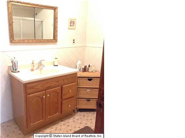 919 West Fingerboard Road Staten Island, NY 10304 - Photo 15 of 16 Additional Photo