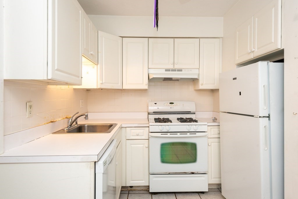 120 Lanark Road, Unit 3 Boston, MA 02135 - Photo 11 of 28