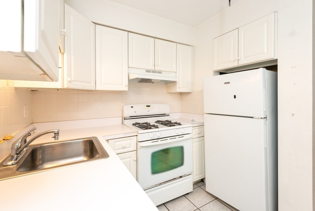 120 Lanark Road, Unit 3 Boston, MA 02135 - Photo 12 of 28