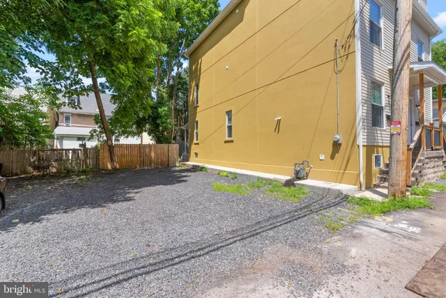 a view of back yard of the house