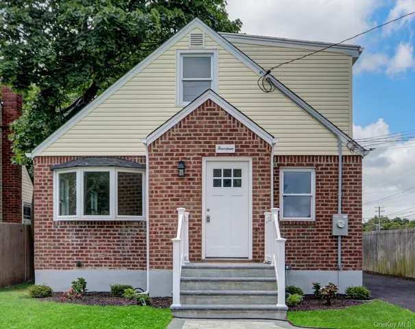 $780,000 | 14 Emporia Avenue, Elmont, NY 11003