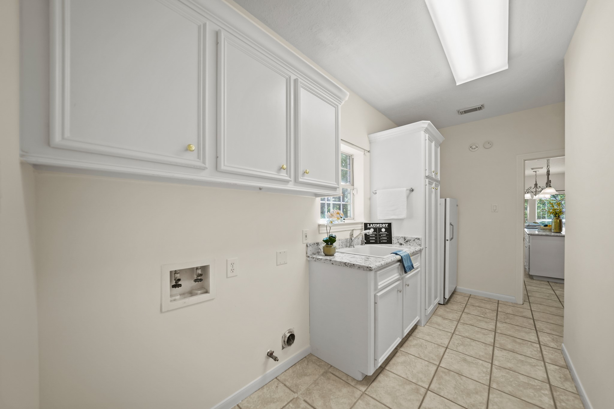 12690 Longmire Way Conroe, TX 77304 - Photo 20 of 50 a kitchen with white cabinets and white appliances