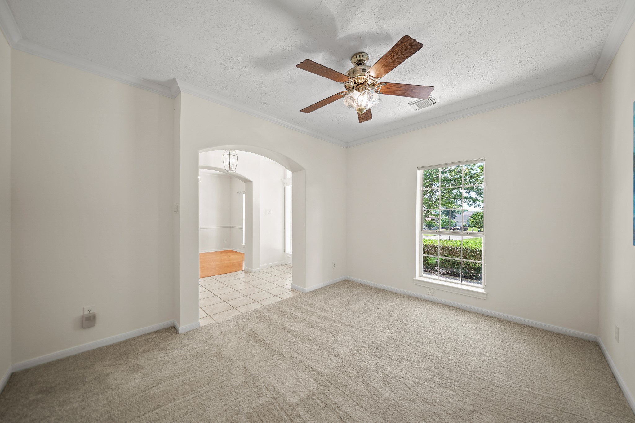 12690 Longmire Way Conroe, TX 77304 - Photo 5 of 50 an empty room with closet and a chandelier fan