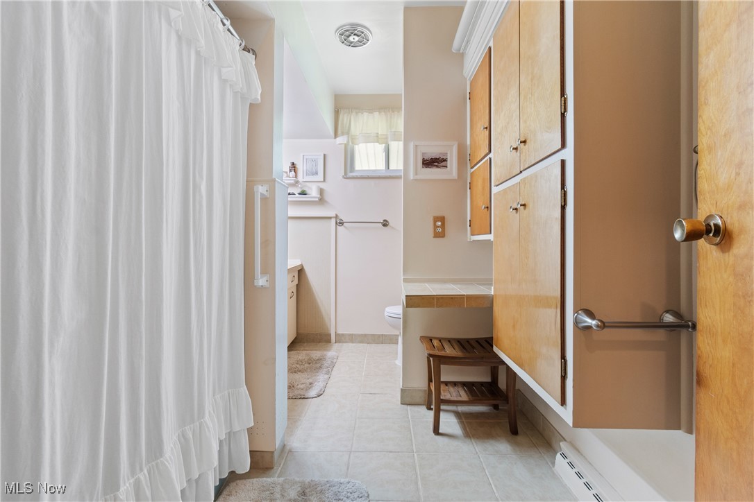 4937 Stevens Road Akron, OH 44319 - Photo 23 of 40 Spacious main bath