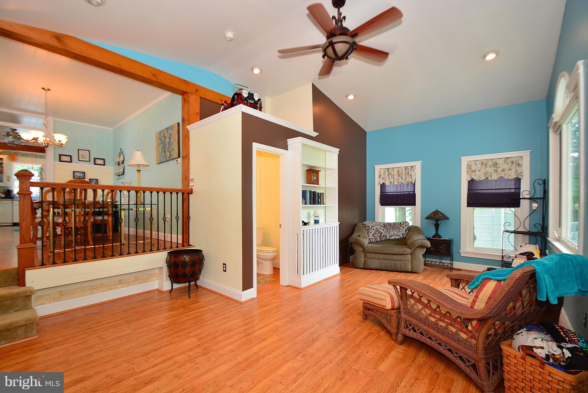 4528 Ridge Road Baltimore, MD 21236 - Photo 7 of 30 Living Room