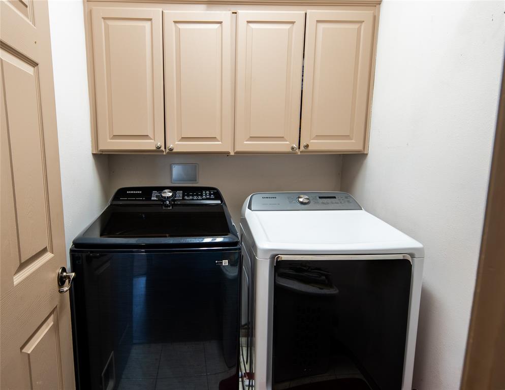 2211 Mc Alpin Road Midlothian, TX 76065 - Photo 20 of 37 a utility room with dryer and washer