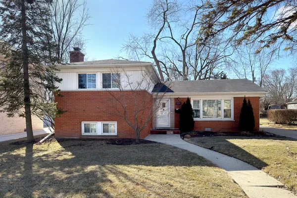 $479,900 | 240 Hatlen Avenue, Mount Prospect, IL 60056