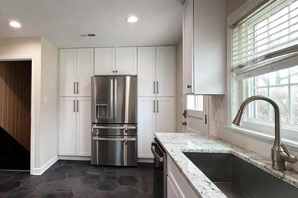 $479,900 | 240 Hatlen Avenue, Mount Prospect, IL 60056