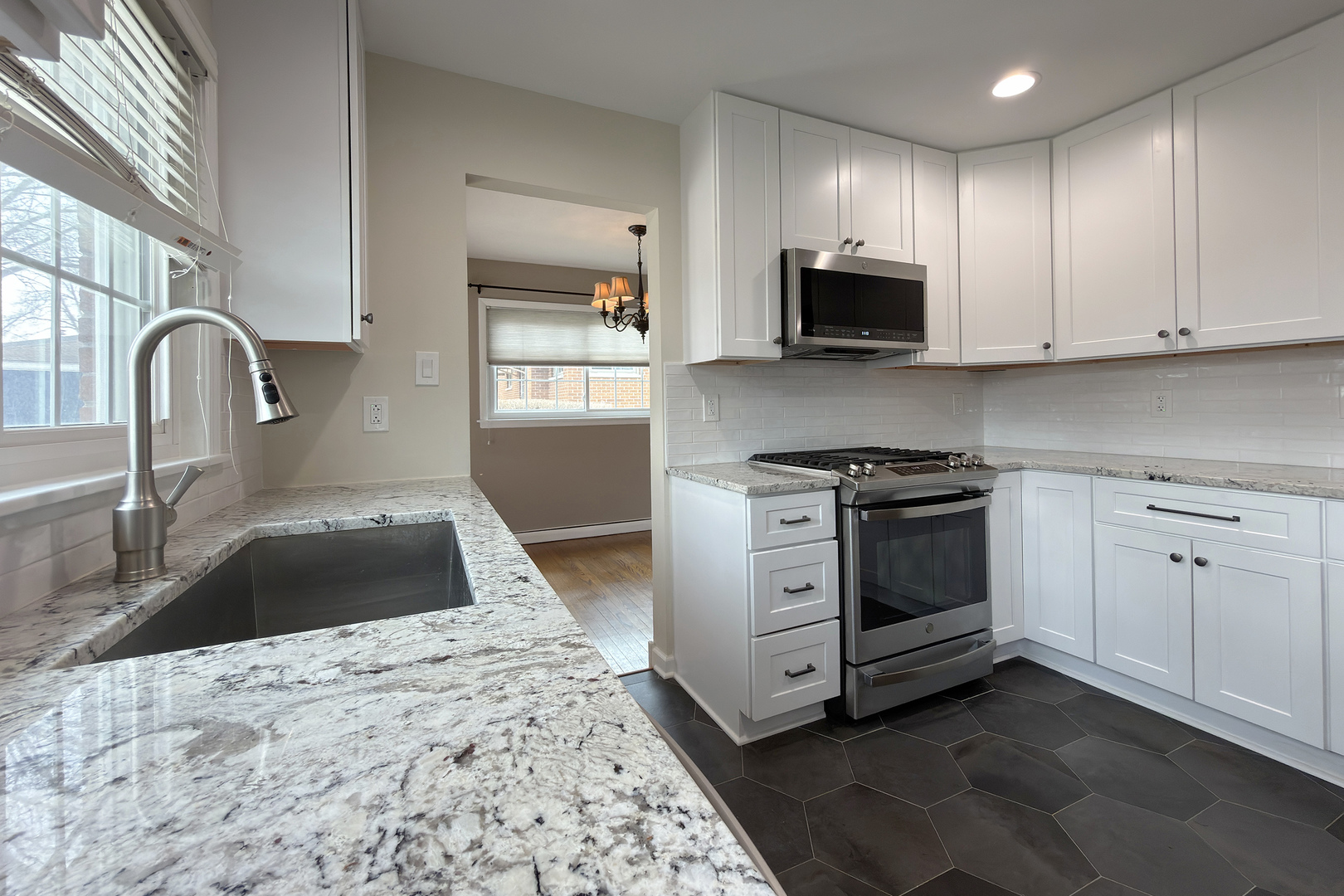 240 Hatlen Avenue Mount Prospect, IL 60056 - Photo 16 of 34