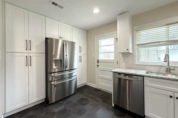 $479,900 | 240 Hatlen Avenue, Mount Prospect, IL 60056