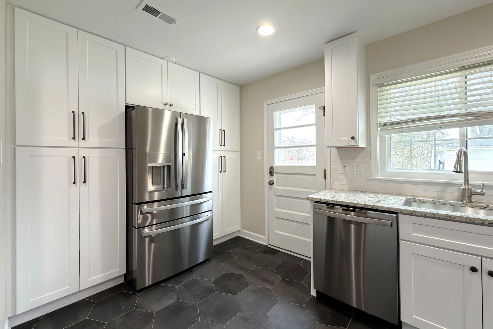 240 Hatlen Avenue Mount Prospect, IL 60056 - Photo 17 of 34