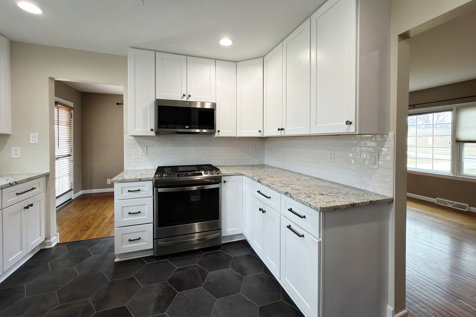 240 Hatlen Avenue Mount Prospect, IL 60056 - Photo 18 of 34