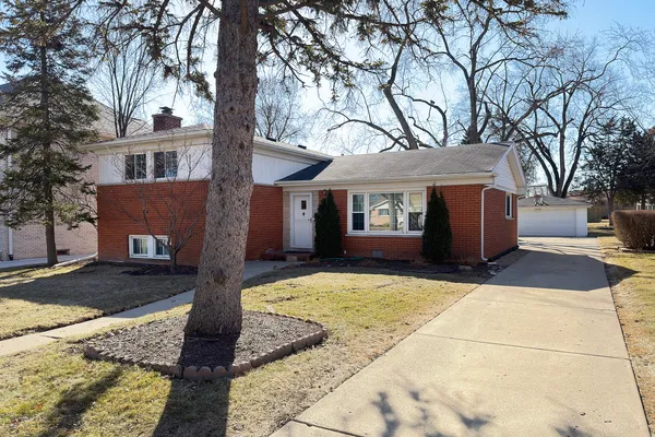 $479,900 | 240 Hatlen Avenue, Mount Prospect, IL 60056