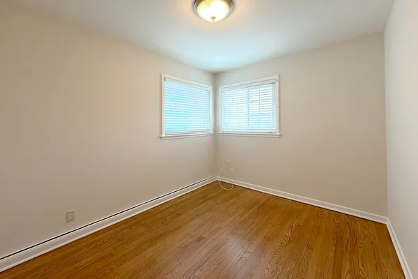 $479,900 | 240 Hatlen Avenue, Mount Prospect, IL 60056