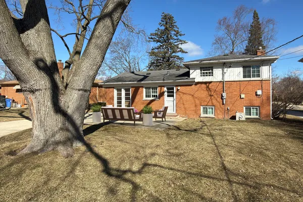 $479,900 | 240 Hatlen Avenue, Mount Prospect, IL 60056