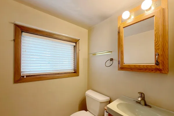 $479,900 | 240 Hatlen Avenue, Mount Prospect, IL 60056