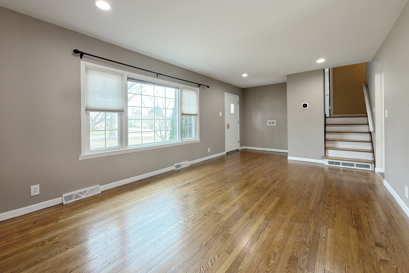 240 Hatlen Avenue Mount Prospect, IL 60056 - Photo 8 of 34