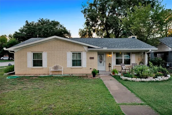 $314,900 | 800 Patricia Street, Irving, TX 75060