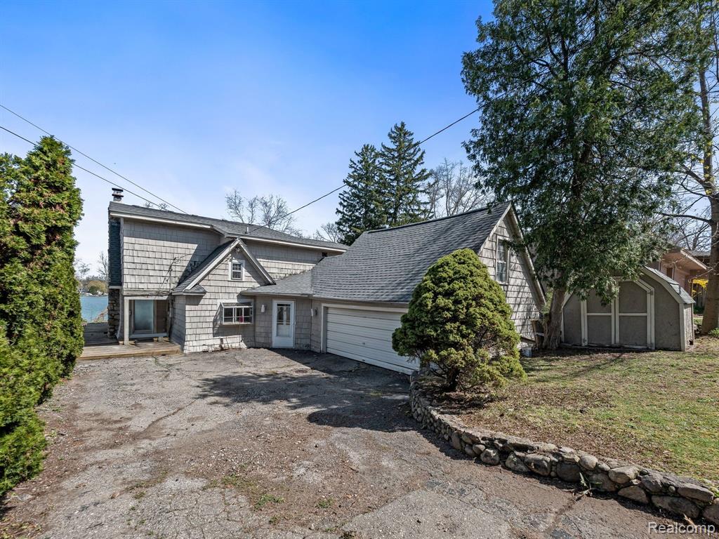 6320 Commerce Road West Bloomfield, MI 48324 - Photo 2 of 18
