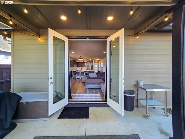 a view of an entryway of a building