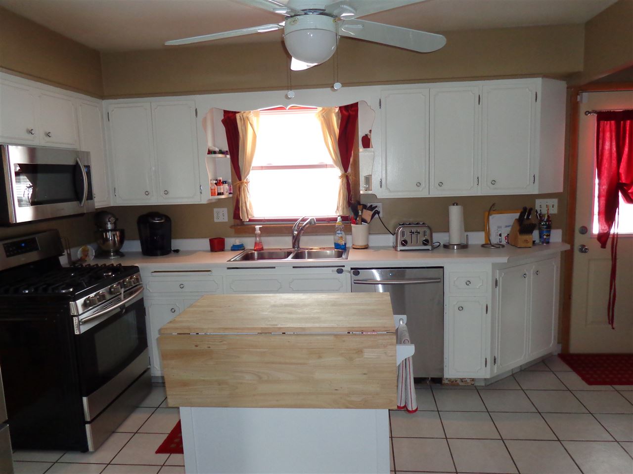 5240 Welsh Road Rockford, IL 61107 - Photo 15 of 25 a kitchen with a stove a sink and a refrigerator