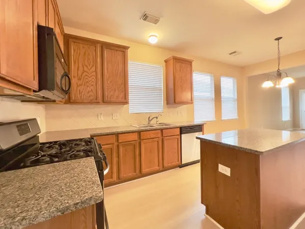 $2,250 | 719 Pickett Hill Lane, Rosenberg, TX 77469