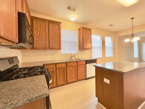$2,250 | 719 Pickett Hill Lane, Rosenberg, TX 77469