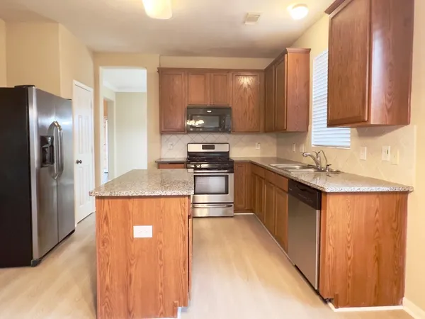 $2,250 | 719 Pickett Hill Lane, Rosenberg, TX 77469