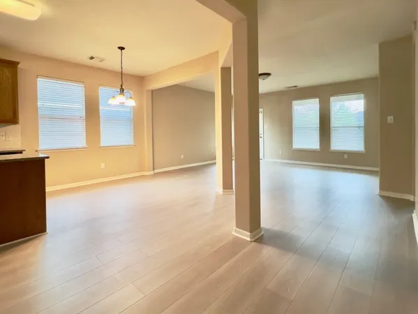 $2,250 | 719 Pickett Hill Lane, Rosenberg, TX 77469