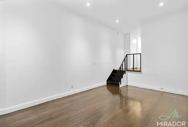 $4,000 | 10 East 13th Street, Unit 2H | Greenwich Village