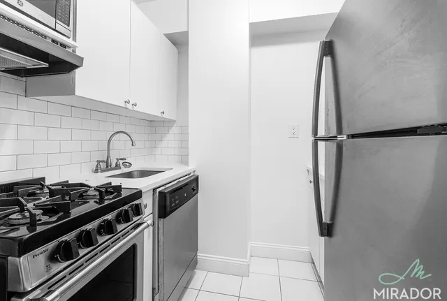 $4,000 | 10 East 13th Street, Unit 2H | Greenwich Village