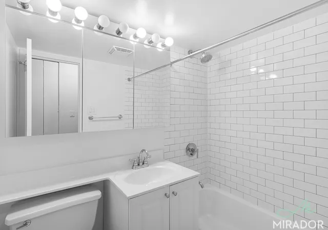 $4,000 | 10 East 13th Street, Unit 2H | Greenwich Village