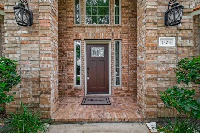 $4,500 | 4303 Monarch Drive, Sugar Land, TX 77479