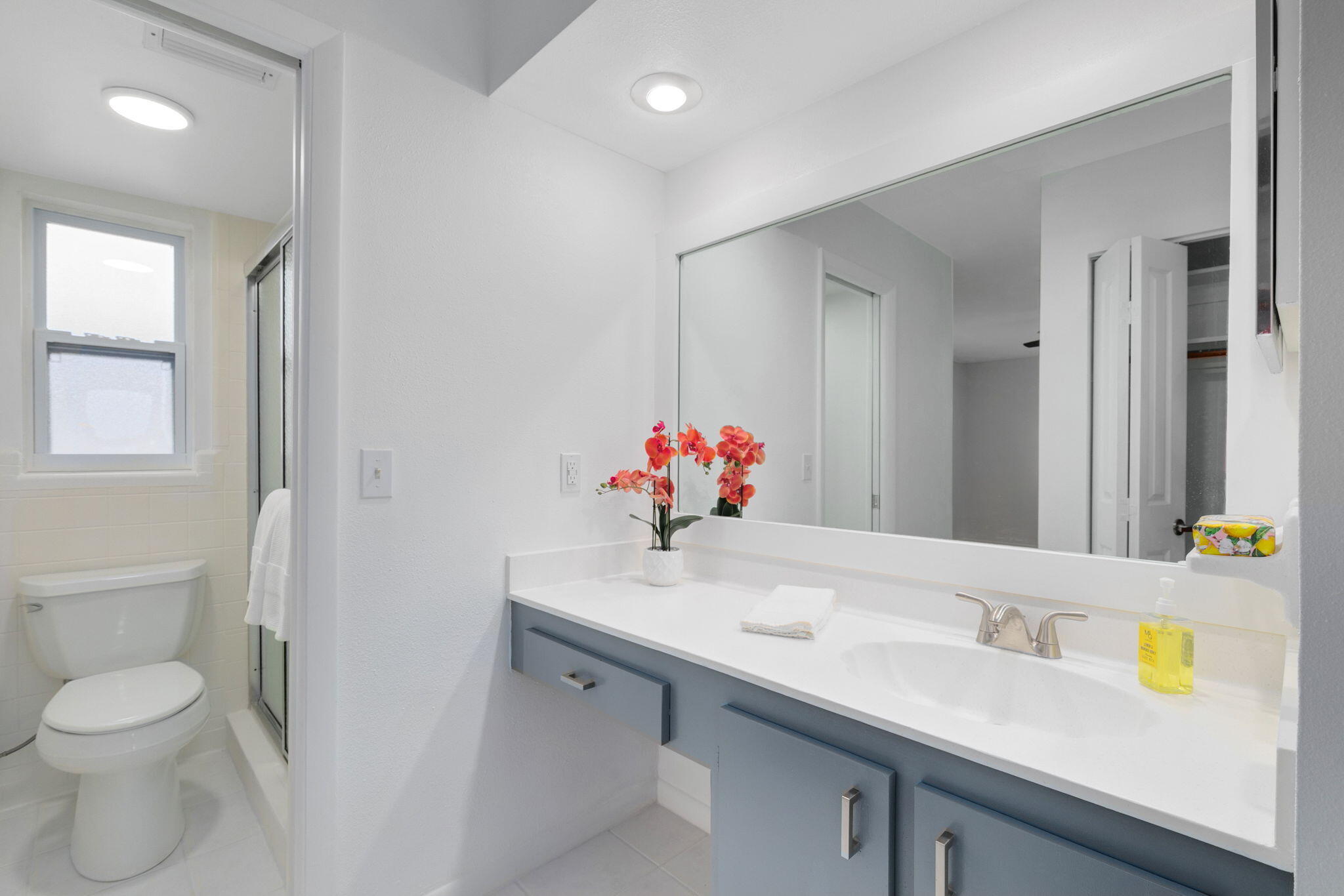1700 Rochelle Parkway Merritt Island, FL 32952 - Photo 17 of 35 a bathroom with a sink and a mirror