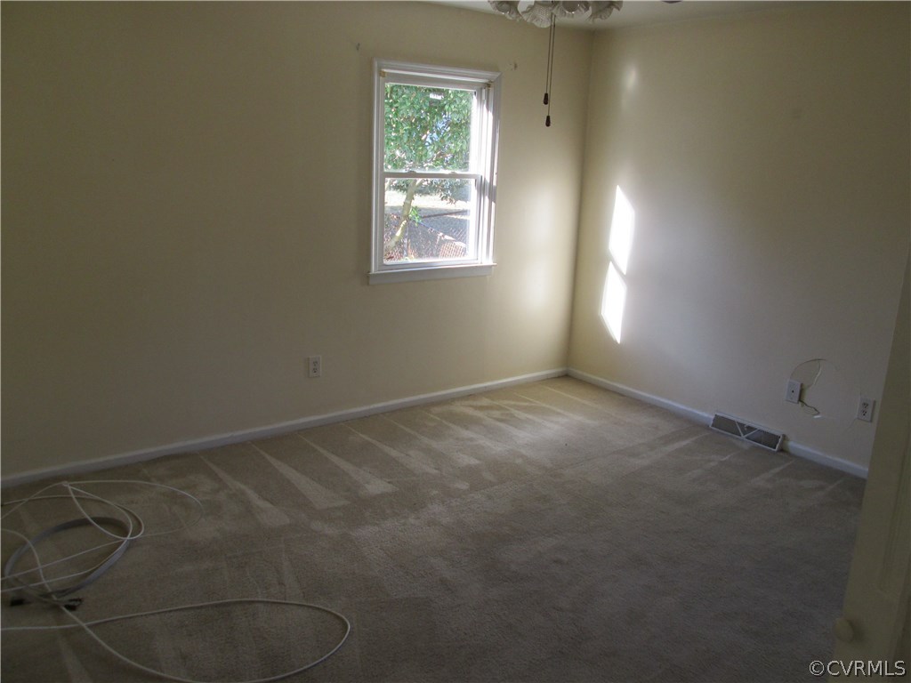13316 South Chester Road Chester, VA 23831 - Photo 5 of 7 Gallery Image 5