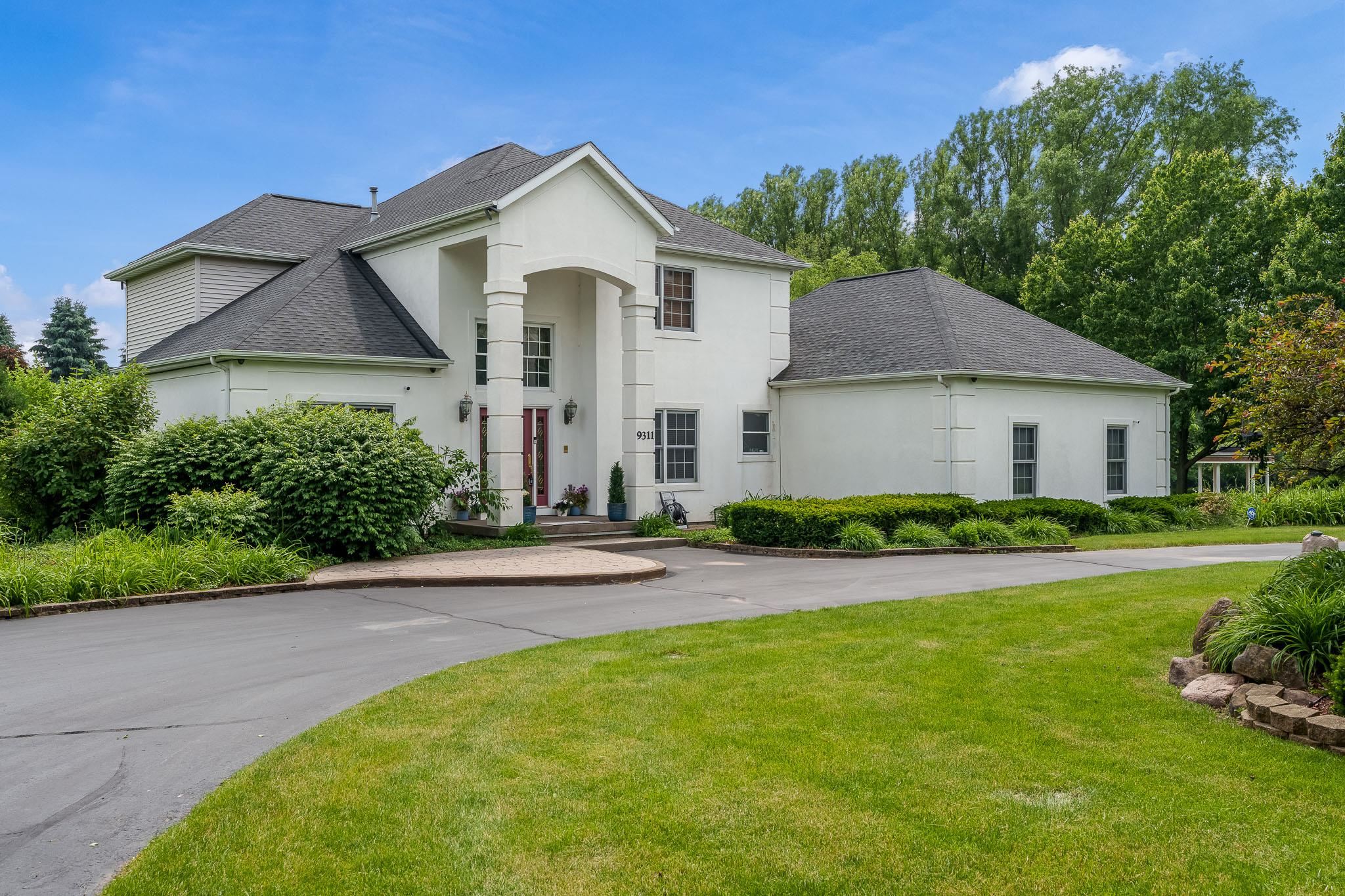 9311 Ridgeview Road Belvidere, IL 61008 - Photo 14 of 89 a front view of a house with a yard and garage