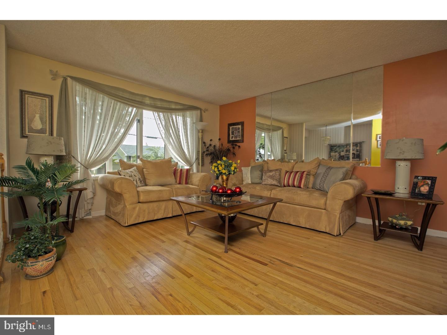 316 Peach Road Bellmawr, NJ 08031 - Photo 11 of 24 Living Room
