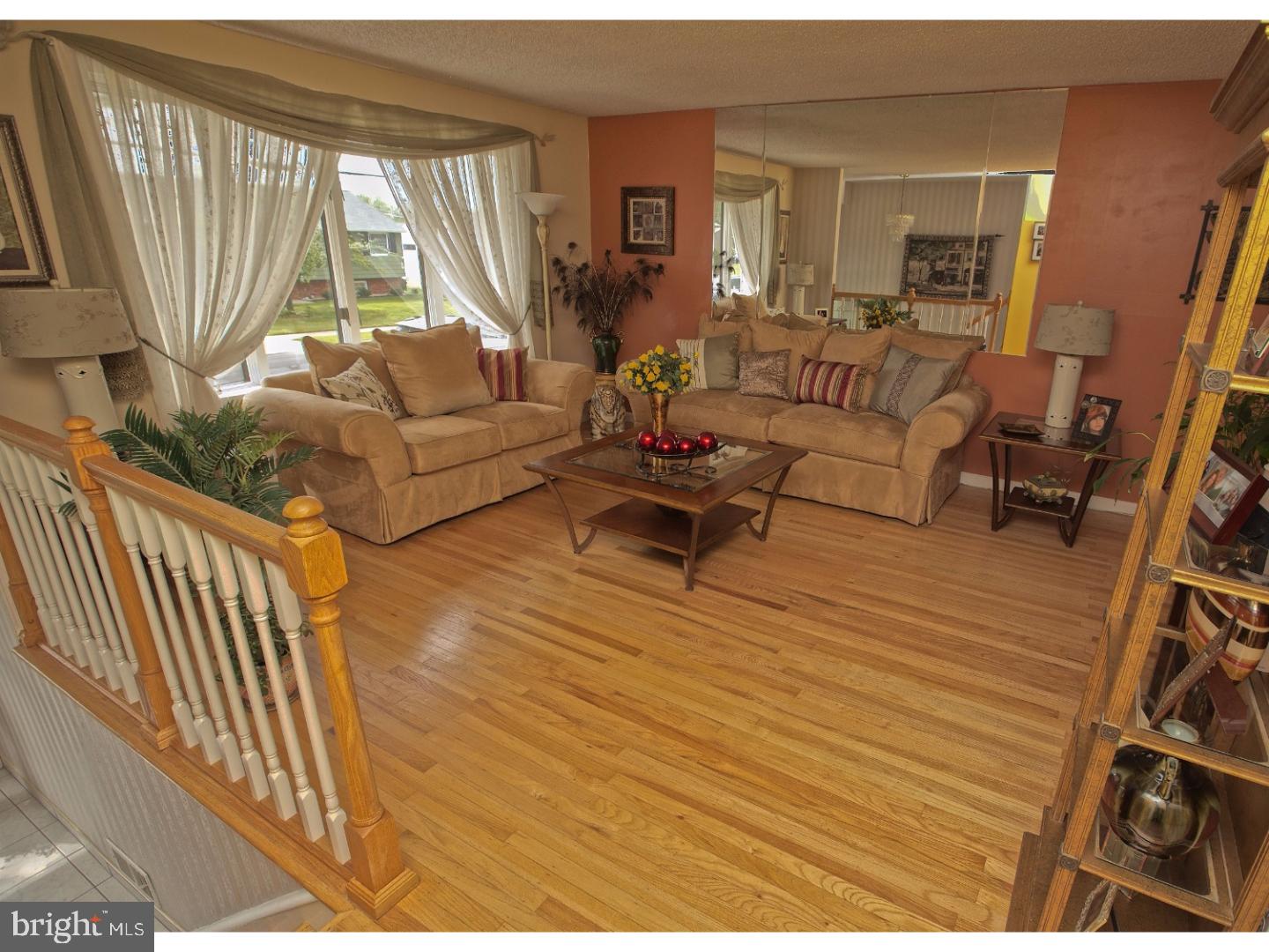 316 Peach Road Bellmawr, NJ 08031 - Photo 12 of 24 Living Room
