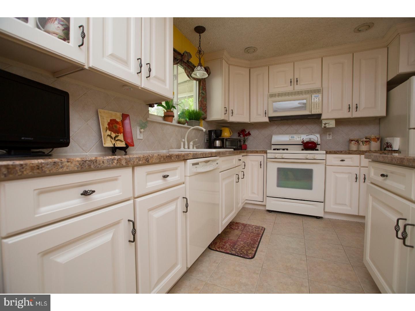 316 Peach Road Bellmawr, NJ 08031 - Photo 7 of 24 Kitchen