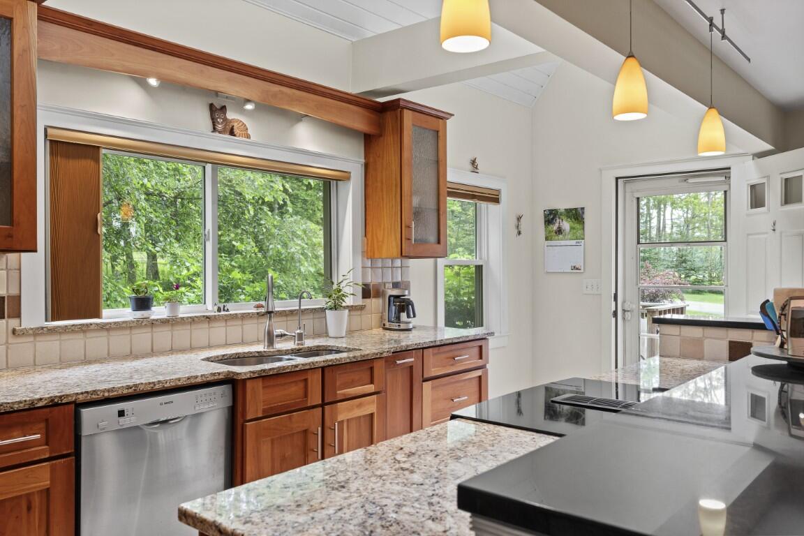 5 Hillside Place, Unit 2 Boothbay, ME 04537 - Photo 11 of 47