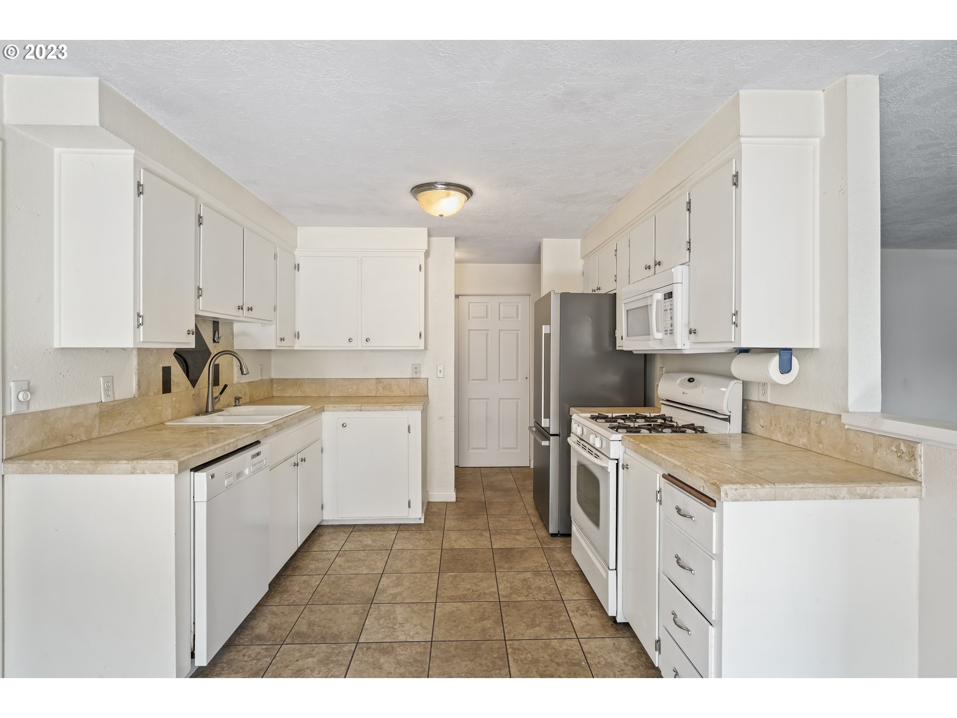235 River Loop 2 Eugene, OR 97404 - Photo 7 of 37 Gallery Image 7