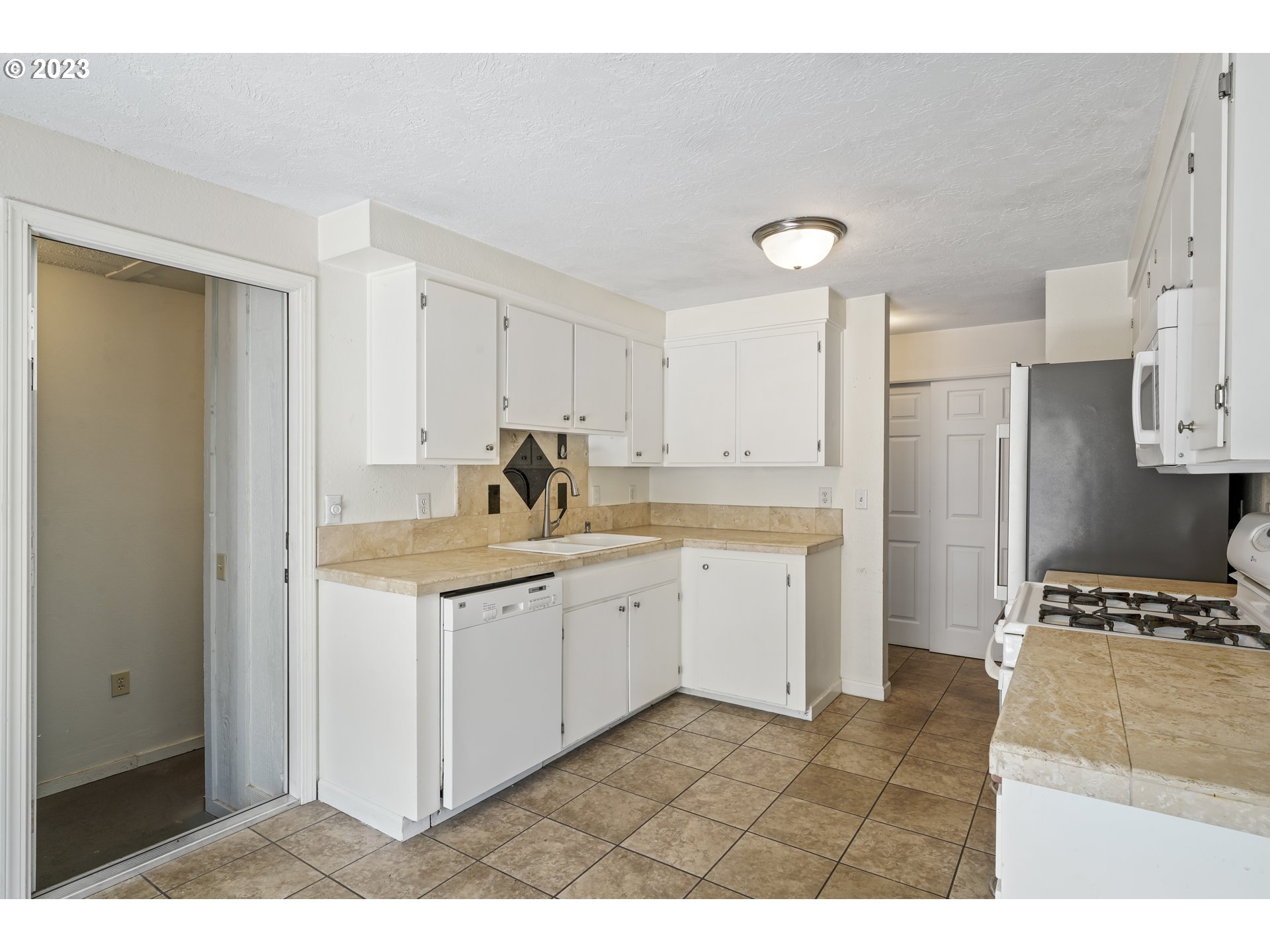 235 River Loop 2 Eugene, OR 97404 - Photo 8 of 37 Gallery Image 8